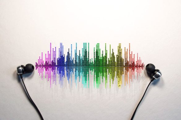 چرا به جای رادیو، پادکست گوش کنیم